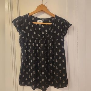 Old Navy black and white blouse, size medium